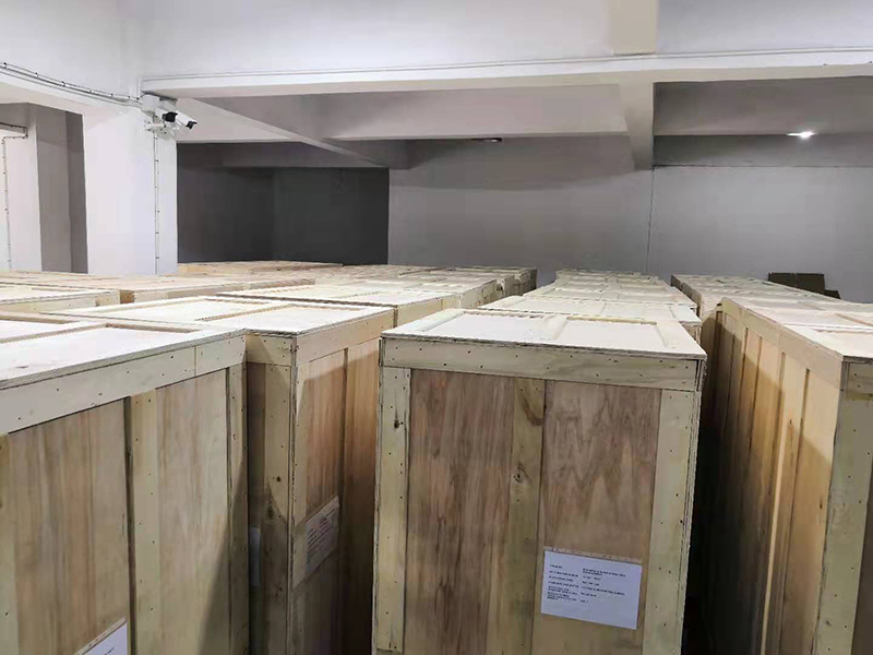 上海電器柜包裝現場出口越南